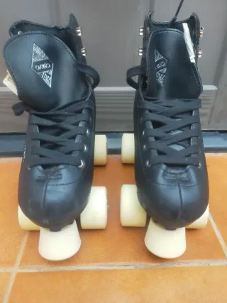 Patines 4 Ruedas Talla 35 Negros