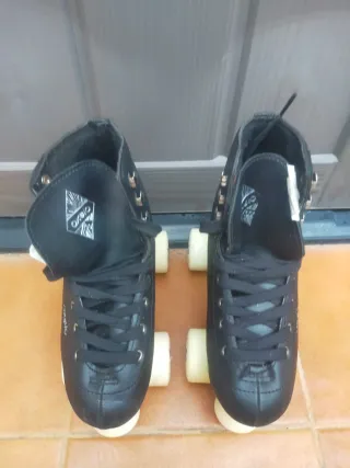 Patines 4 Ruedas Talla 35 Negros