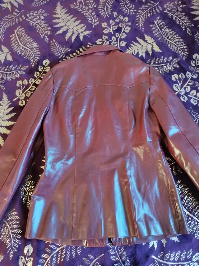 Americana de cuero entallada