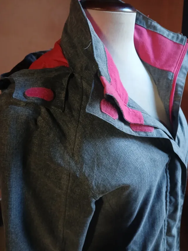 Chaqueta outdoor gris y rosa