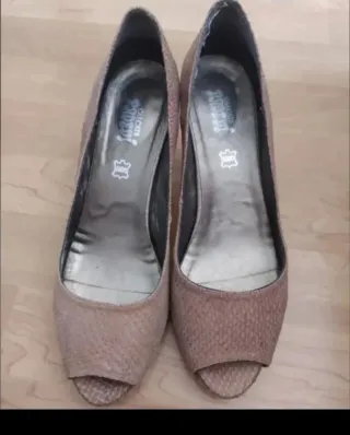 Zapatos de tacón en ante.Muy bonitas y cómodas.