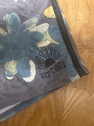 Calções Rip Curl Florais Tamanho 28