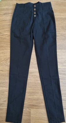 Pantalón elástico negro botones