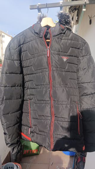 Kooko Milano. Plumón con capucha. Mujer. 4XL.