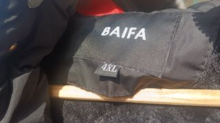 Kooko Milano. Plumón con capucha. Mujer. 4XL.