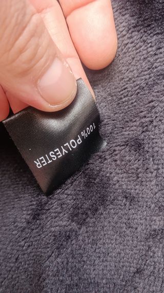 Kooko Milano. Plumón con capucha. Mujer. 4XL.