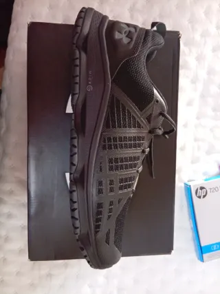 Zapatilla Under Armour Negra