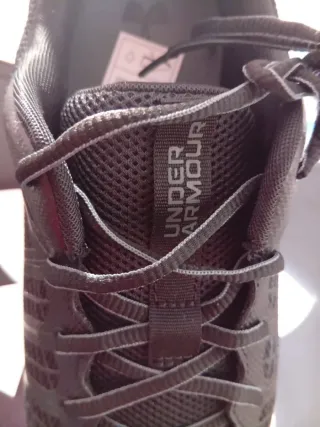 Zapatilla Under Armour Negra