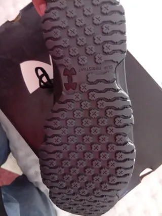 Zapatilla Under Armour Negra