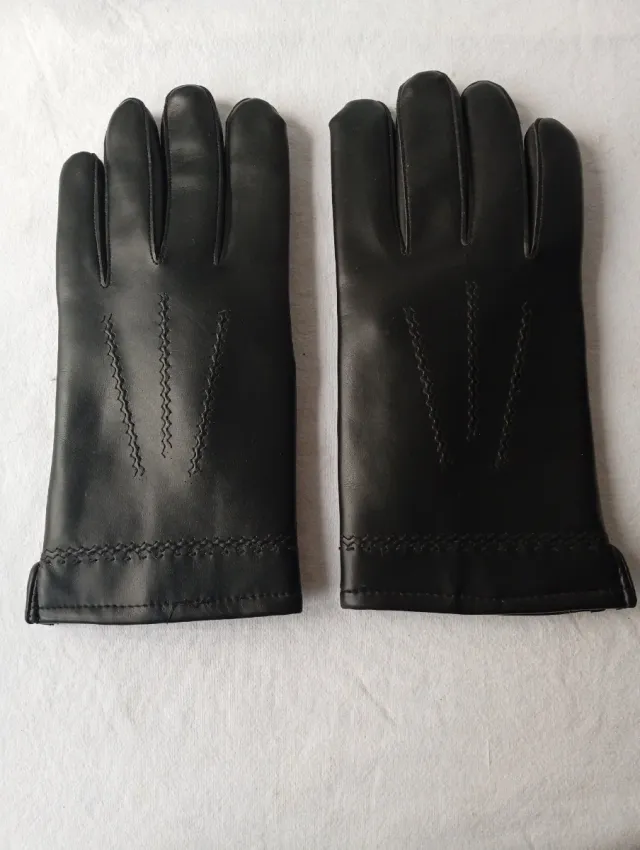 Par de guantes negros