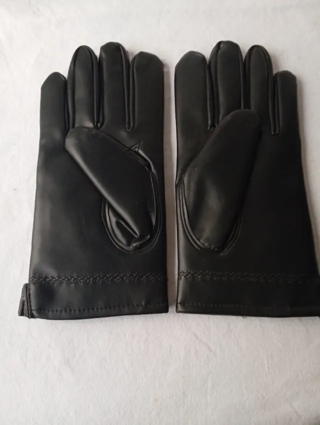 Par de guantes negros