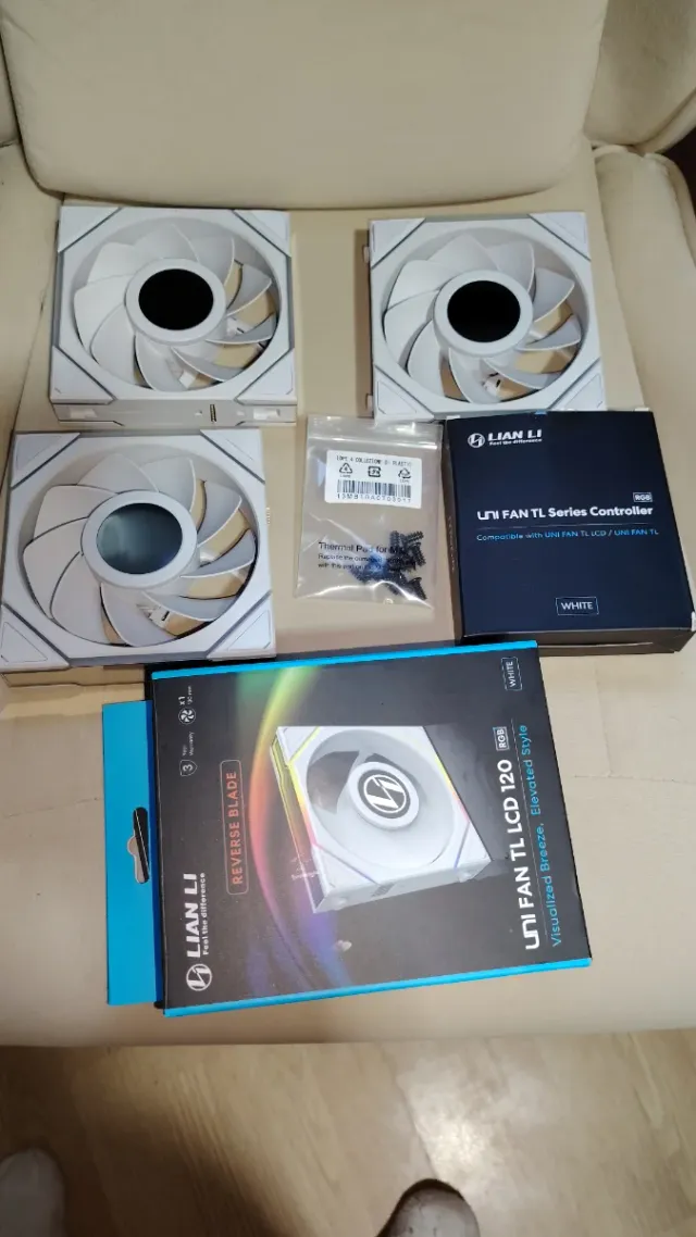 Lian Li UNI FAN TL LCD 120 RGB White