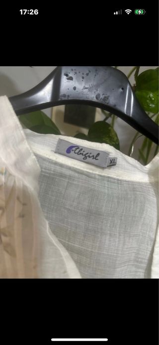 Camisa blanca floral verde