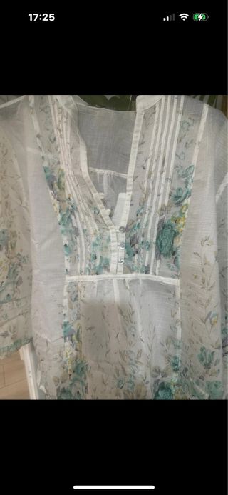 Camisa blanca floral verde