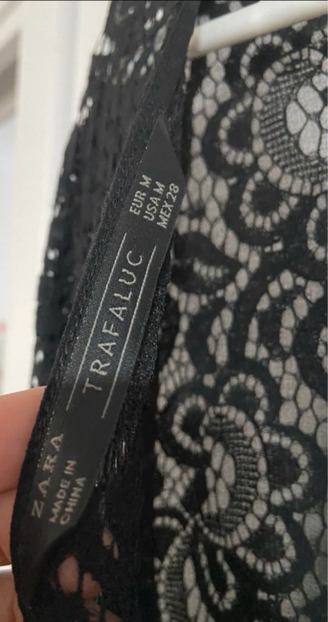Mono corto Zara encaje negro Talla M
