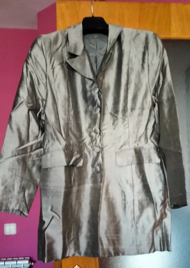 Traje chaqueta gris plateado