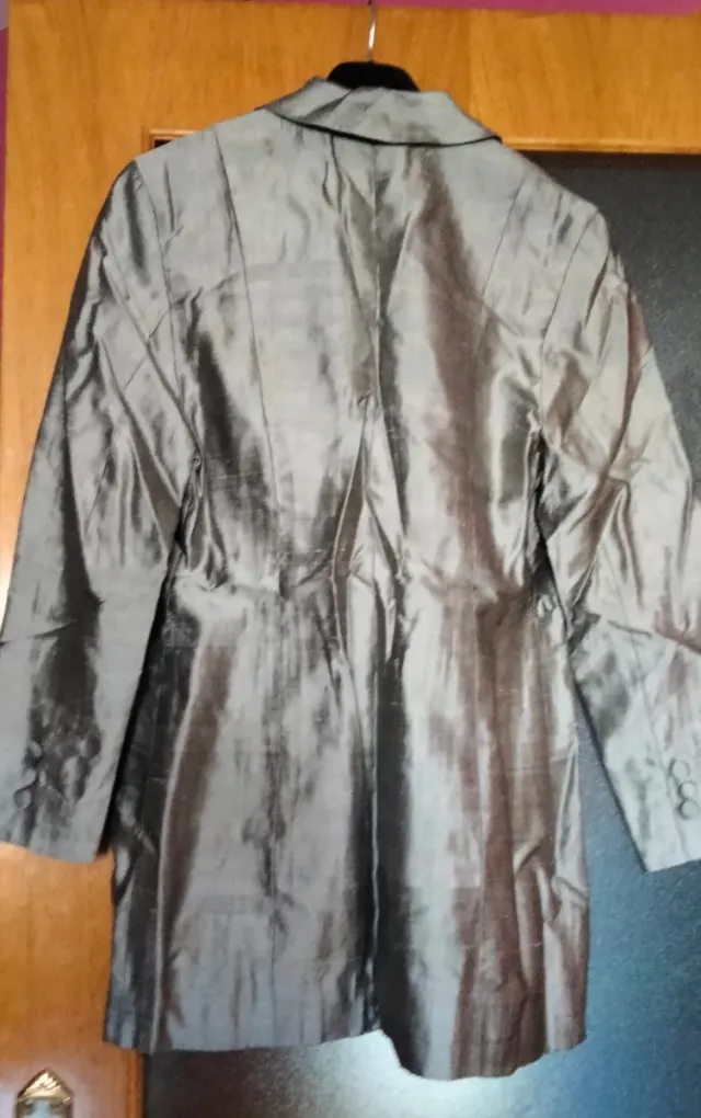 Traje chaqueta gris plateado