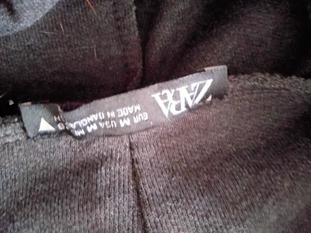 Vestido gris cuello alto