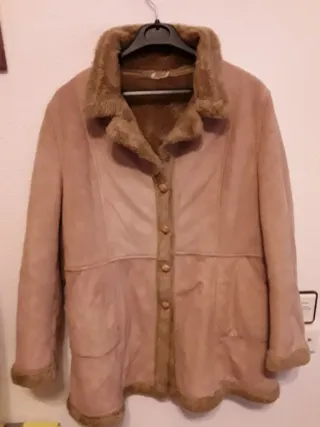 Abrigo beige y marrón