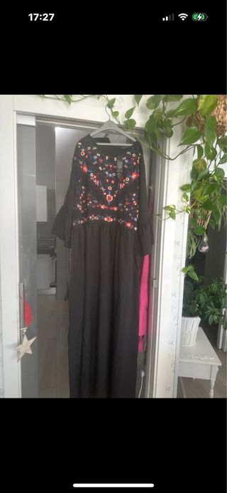 Vestido largo negro bordado