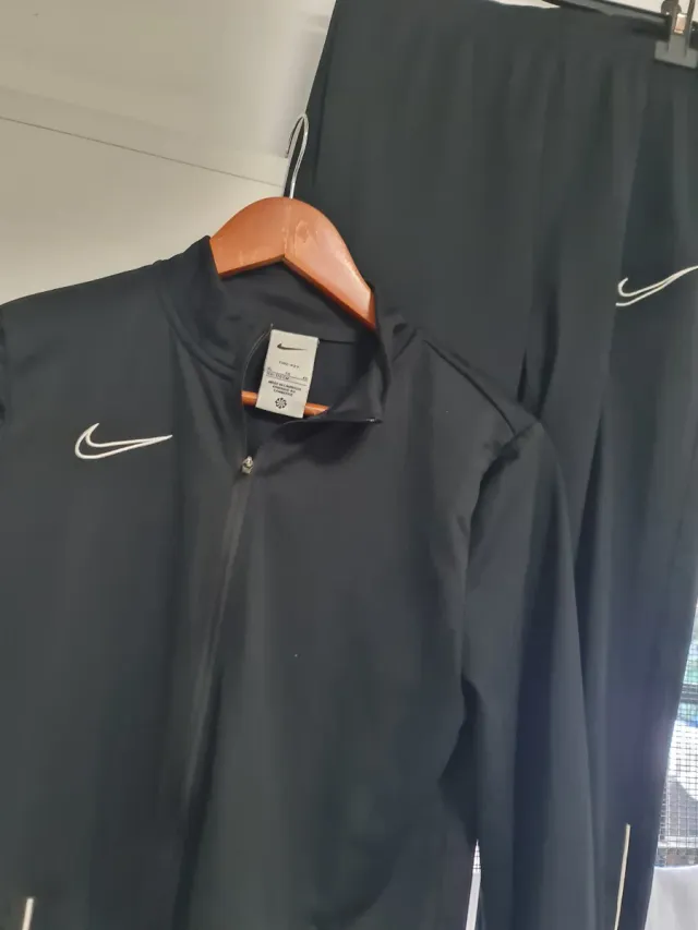 Conjunto deportivo Nike negro