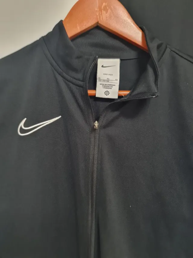 Conjunto deportivo Nike negro