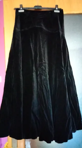 Falda y Chaqueta Terciopelo Negro Bordada