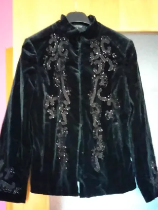 Falda y Chaqueta Terciopelo Negro Bordada