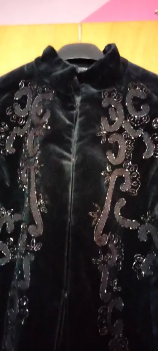 Falda y Chaqueta Terciopelo Negro Bordada