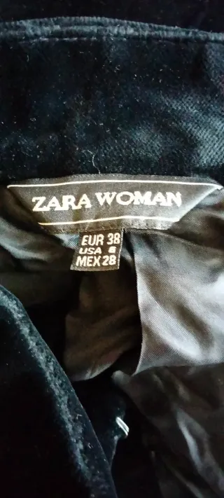 Falda y Chaqueta Terciopelo Negro Bordada