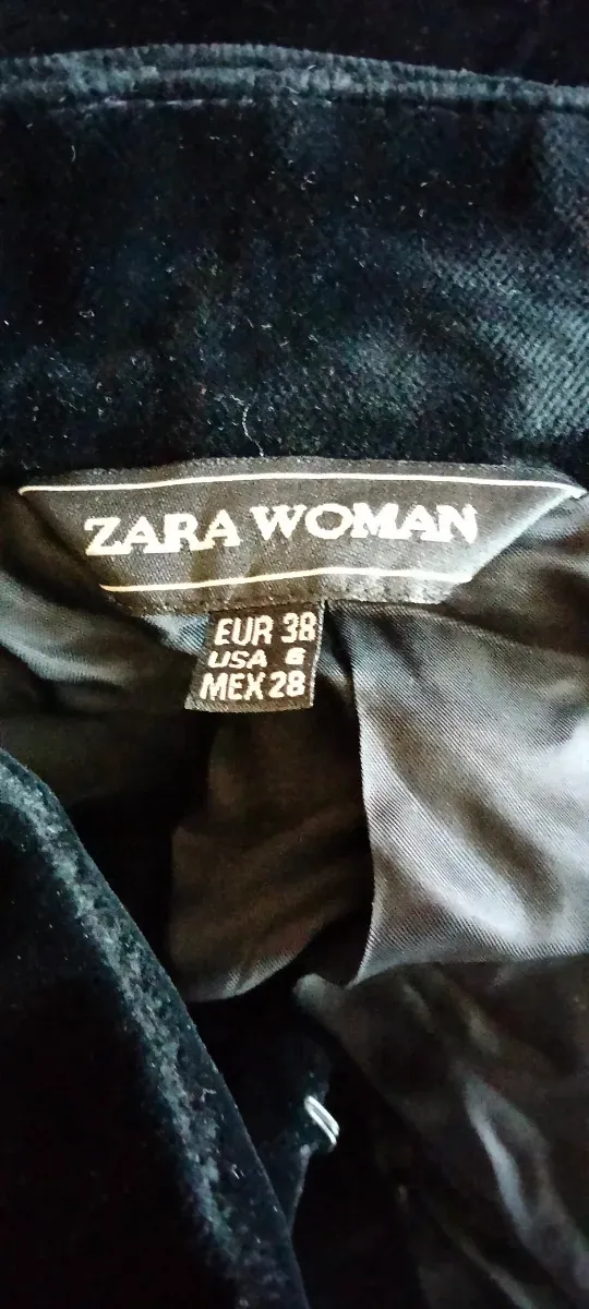 Falda y Chaqueta Terciopelo Negro Bordada