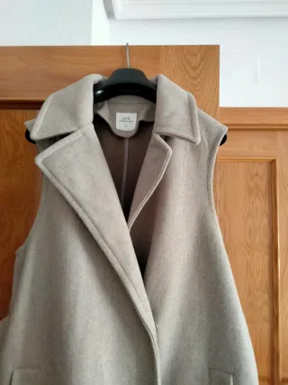 Chaleco largo de paño beige