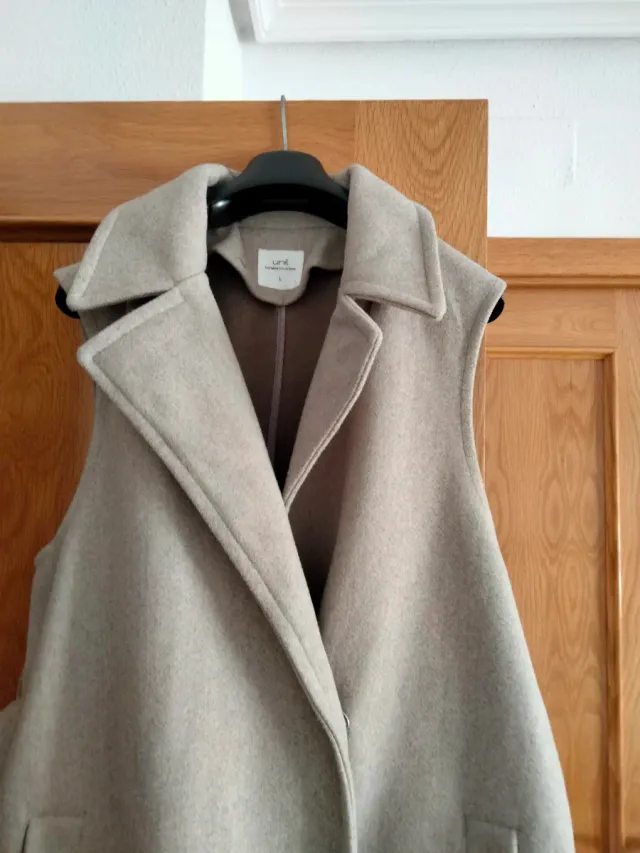 Chaleco largo de paño beige