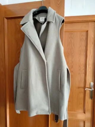 Chaleco largo de paño beige