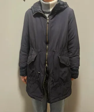 Parka azul de mujer. Massimo dutti