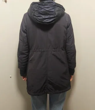 Parka azul de mujer. Massimo dutti