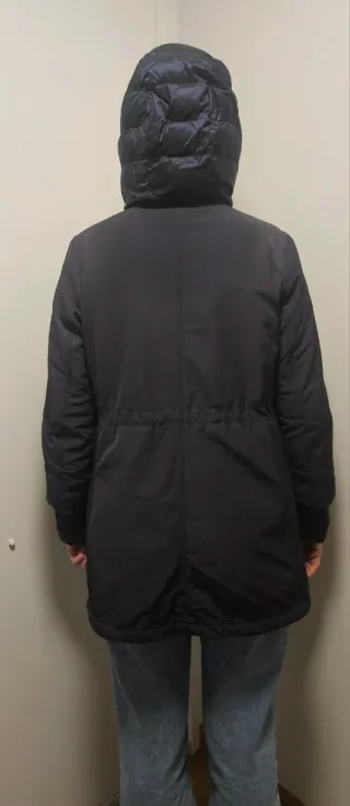 Parka azul de mujer. Massimo dutti