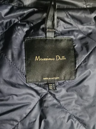 Parka azul de mujer. Massimo dutti
