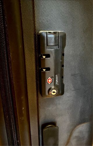 Maleta trolley American Tourister negra