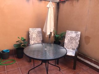 Tavolo da giardino 1,10 m + 4 sedie in alluminio + ombrellone 2,50 cm