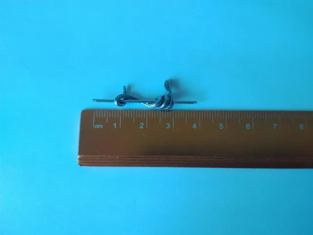 Piercing oreja industrial serpiente acero