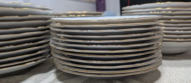 Stoviglie Alhambra in porcellana dorata, elegante set da 23 piatti piani, 12 piatti fondi e 12 piatti da dessert