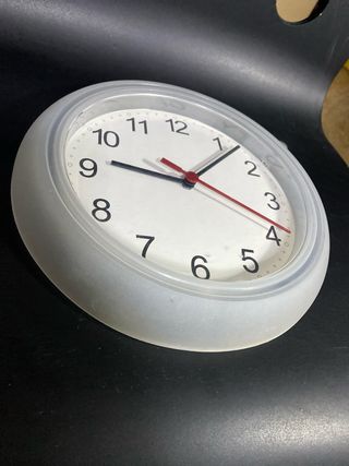 Reloj Pared IKEA, marco translúcido.   24 cm