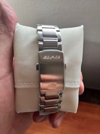 Reloj Casio Edifice Negro y Plateado