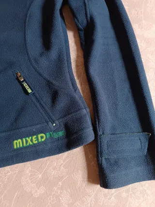 Sudadera azul marino con capucha