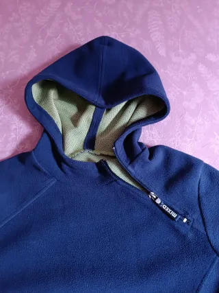 Sudadera azul marino con capucha