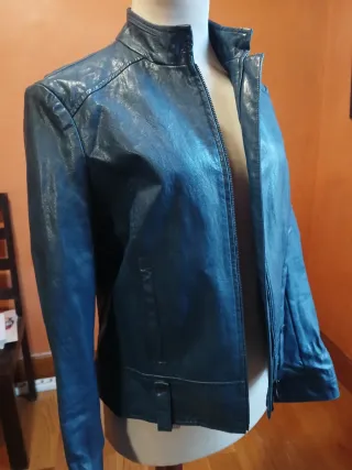 Cazadora de piel azul