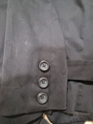 Chaqueta corta negra con cinturón