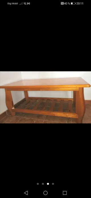 Tavolo in legno massello, della marca spagnola Danves