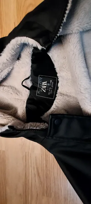 Chubasquero Zara niña negro talla 11-12 ( 152cm )